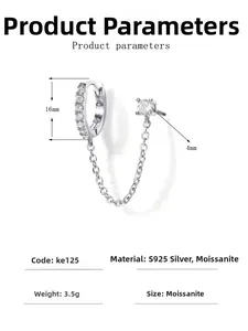 Détail de la boucle d'oreille en argent 925 avec moissanite et fine chaîne de liaison