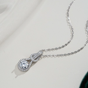 Classic 925 sterling silver interlocking halo pendant necklace with 1 carat moissanite