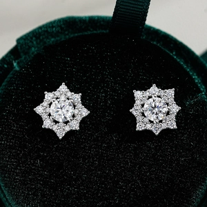 Hip hop 925 sterling silver D-color Moissanite star stud earrings in velvet box