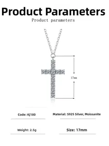 Détail du pendentif croix en argent S925 de 17mm avec incrustation de moissanite