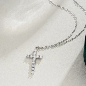 Collier croix luxueux en argent sterling S925 avec pierres en moissanite étincelantes