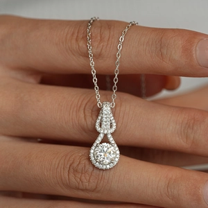 925 silver necklace with 1-carat moissanite pendant featuring an interlocking halo design