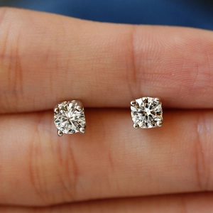 Boucles d'oreilles classiques en argent 925 avec moissanite 0,5 carat et quatre griffes