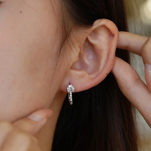 Classic S925 silver U-shaped hoop earrings with 1 carat moissanite on female model