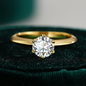 Bague classique en moissanite ronde 1ct avec serti à six griffes en argent S925 doré