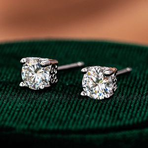 Boucles d'Oreilles Clous en Moissanite en Argent Sterling 925 pour Femmes Bijoux de Mariage Minimalistes Coupe Ronde à Quatre Griffes