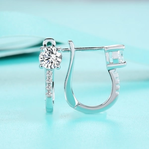Detail view of U-shaped S925 silver earrings with sparkling 1ct moissanite stones