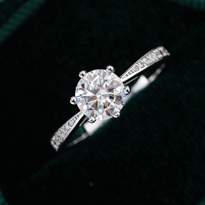 Anello a corona classico in argento 925 con moissanite a sei griffe e pietre laterali