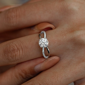 Bague de fiançailles infini en argent S925 avec moissanite et serti couronne à 4 griffes