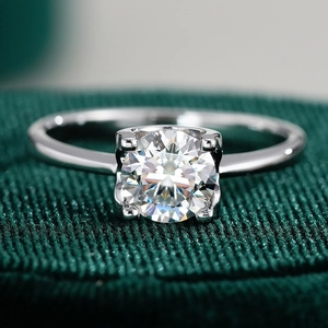Classic S925 sterling silver solitaire moissanite ring with four-prong setting and round cut