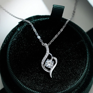 925 Sterling Silver Moissanite Pendant Necklace Round Cut 0.5ct Streamlined Inlaid Rhinestone Necklace For Women Wedding Party Jewelry