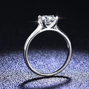 Classic S925 sterling silver four-prong solitaire ring with round brilliant cut diamond