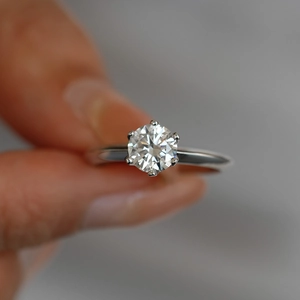 Classic six-prong S925 sterling silver ring with a sparkling round moissanite stone