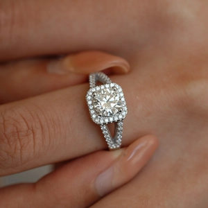 S925 sterling silver ring with 1 carat moissanite featuring halo and split-shank design