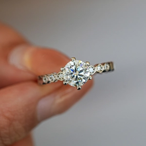Elegant 1 carat moissanite honeycomb six-prong solitaire engagement ring in S925 silver