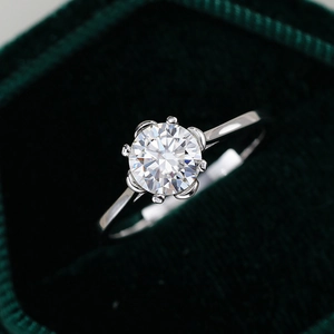 Classic 925 sterling silver ring with brilliant round cut solitaire in six-prong setting