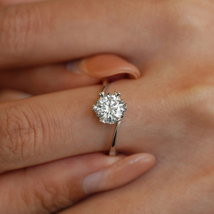 Classic Moissanite snowflake S925 sterling silver ring with unique twisted band design