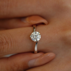 Classic S925 sterling silver moissanite engagement ring with round brilliant cut stone