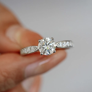 Classic S925 sterling silver ring with 1 carat round moissanite and four-prong setting