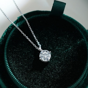 Collier classique en argent S925 avec moissanite de 1 carat et sertissage à 4 griffes