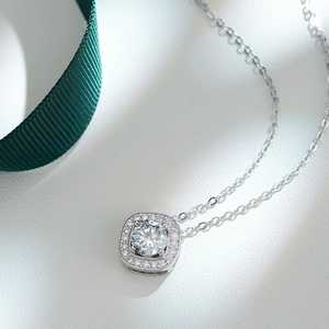 Classic S925 sterling silver halo necklace featuring a 1ct round moissanite square pendant