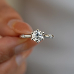 Elegant S925 sterling silver moissanite ring with six-claw setting and side accents