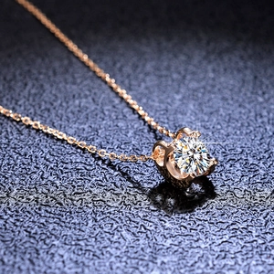 Collier classique en argent 925 doré rose avec pendentif tête de bœuf et brillant moissanite