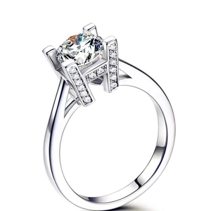 Minimalist S925 sterling silver ring with H-shaped prongs and round moissanite stone