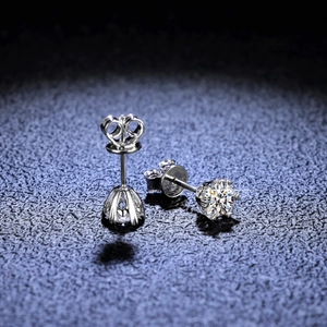 Macro shot of s925 silver snowflake earrings with round moissanite in six-prong setting