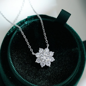 Classic 925 sterling silver sunflower pendant necklace with sparkling moissanite main stone