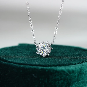 925 Sterling Silver Snowflake Pendant Necklace For Women 1 Carat Moissanite Zirconia Round Cut Solitaire Clavicle Chain Jewelry