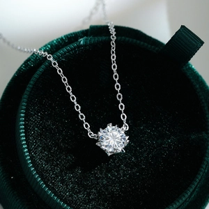 Classic S925 sterling silver necklace with 1 carat moissanite in a green velvet box