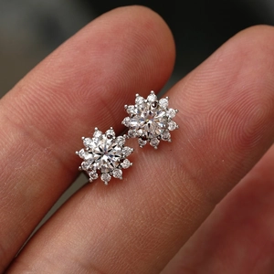 Elegant S925 sterling silver sunflower stud earrings with brilliant moissanite accents