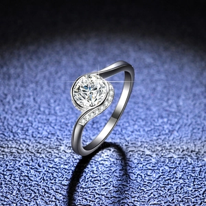 Anello in Argento Sterling 925 Con Moissanite per Donna 1 Carato Colore D Zirconia Intarsiata Corona Fascia Intrecciata Gioielli Matrimonio