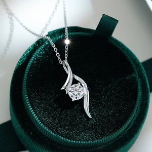 Classic S925 sterling silver leaf pendant with 1 carat moissanite in a green velvet box