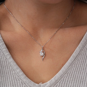 Classic S925 sterling silver necklace with a brilliant 1 carat moissanite round solitaire