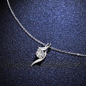 Macro detail of a 1-carat moissanite pendant in S925 silver with elegant ribbon design