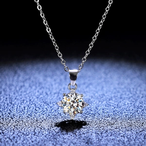 Luxury 925 Sterling Silver 1 Carat Moissanite Zirconia Pendant Necklace For Women Classic Four Prong Solitaire D Color Moissanite Jewelry Gift