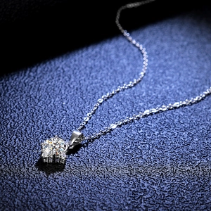 Classic S925 sterling silver necklace with a brilliant round cut 1ct moissanite pendant