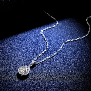 Pendentif goutte en argent S925 avec moissanite 1 carat et halo de diamants brillants