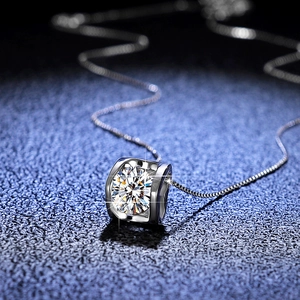 Elegant s925 silver necklace with 1-carat round moissanite in a square pendant