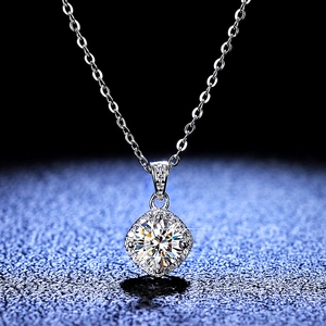 925 Sterling Silver 1 Carat Moissanite Necklace For Women Fashion Classic Four-Prong Square Halo Pendant Clavicle Chain Jewelry