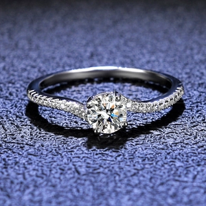Bague en moissanite en argent 925 avec pierre ronde et anneau torsadé pavé de diamants