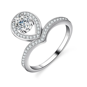 Elegante anello a corona in argento con moissanite a goccia e fascia a forma di V