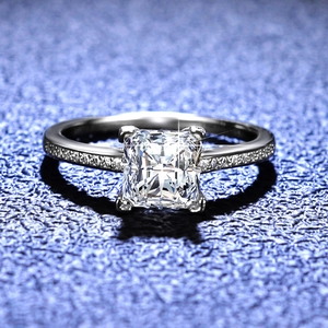 S925 Sterling Silber Ring mit Moissanit im Prinzess-Schliff und eleganter Krappenfassung