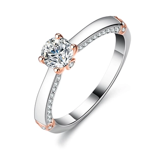 Anello moissanite da donna con diamante a 4 griffe e fascia in metallo bicolore