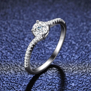 Bague en Argent Sterling 925 avec Moissanite et Zircone pour Femmes Quatre Griffes Étincelante Réglable Bijoux de Fiançailles Classiques Style Ins