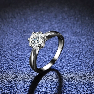 Bague moissanite classique à six griffes en argent avec bordure milgrain vintage