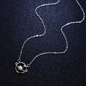 Collana in argento S925 con ciondolo a forma di pianeta e moissanite scintillante