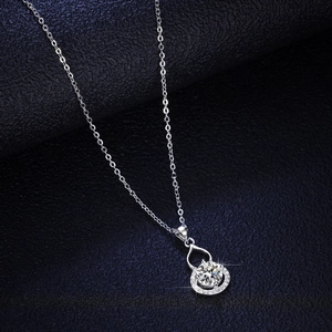 Collana in argento 925 con pendente a forma di zucca e moissanite da 1 carato brillante